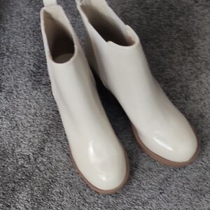 Soda Off-White Ankle Booties